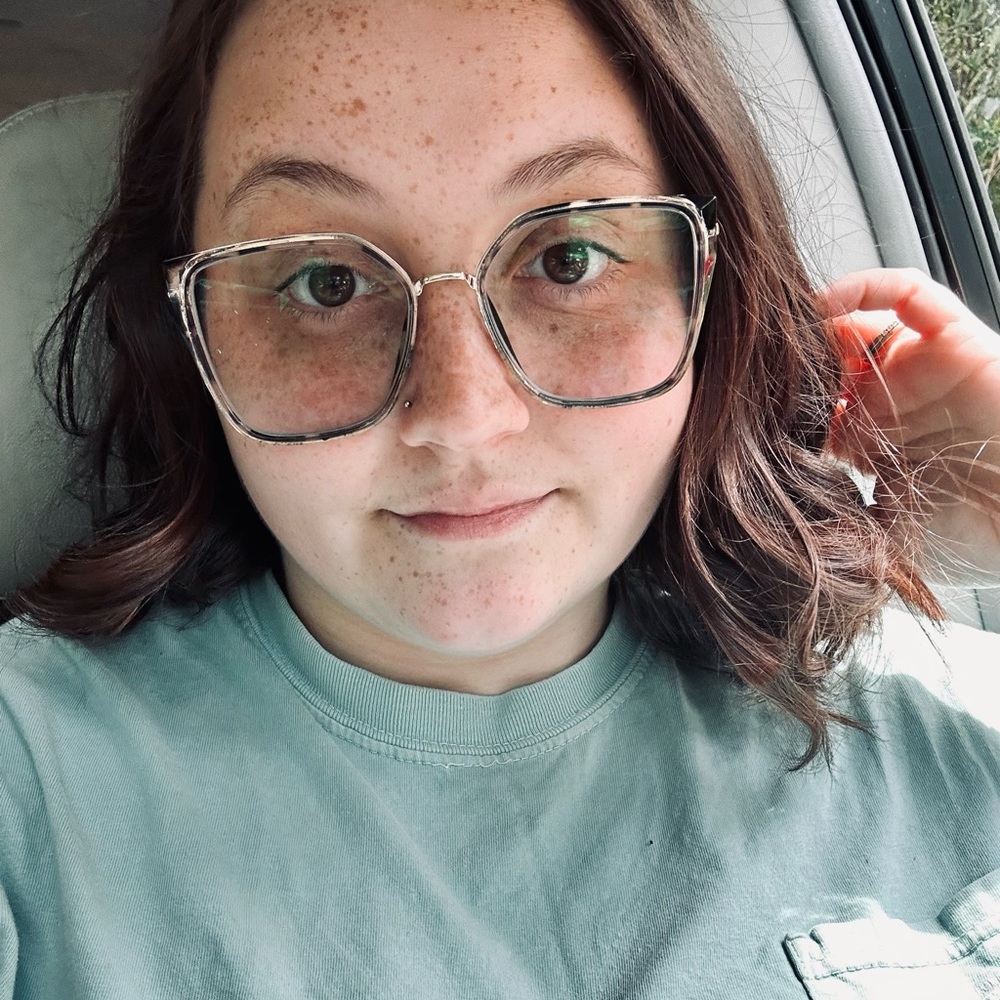 Meet your Posher, Leeann